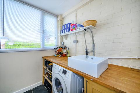 34 Beacon Grove, Morley, Leeds, LS27 9HJ
