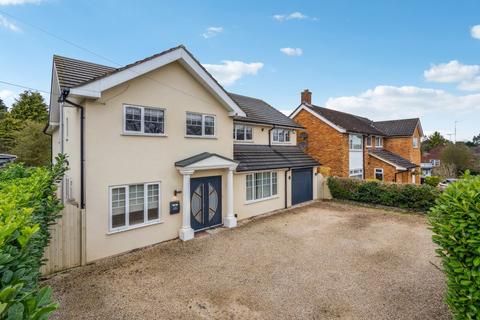 5 bedroom detached house to rent - Cherry Tree Road, Beaconsfield, HP9