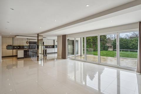 5 bedroom detached house to rent, Cherry Tree Road, Beaconsfield, HP9