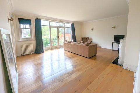 3 bedroom apartment to rent, Weycroft, Weybridge KT13