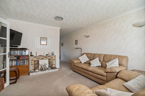 3 bedroom detached house for sale - Coombe Drive, Dunstable