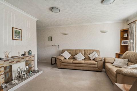 3 bedroom detached house for sale, Coombe Drive, Dunstable