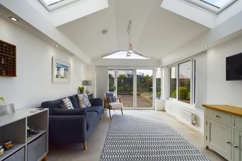 8 North Platt Crescent, Ratho, Newbridge, EH28 8JT