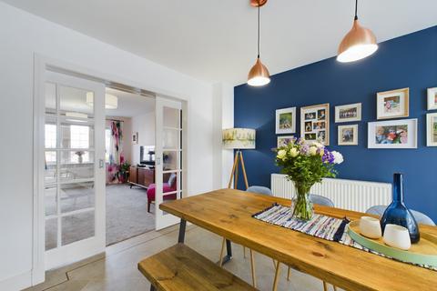8 North Platt Crescent, Ratho, Newbridge, EH28 8JT