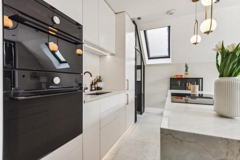 2 bedroom flat for sale - Munster Road, London