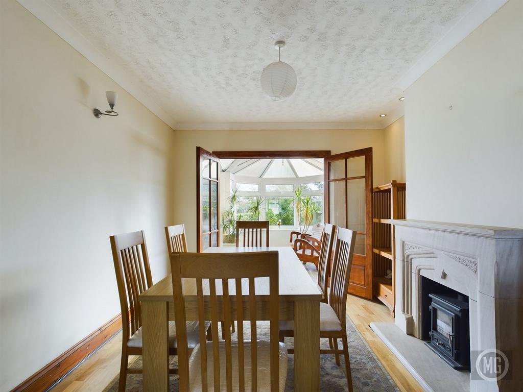 Dining Area leading into Conservatory