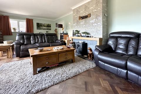 3 bedroom detached house for sale, Aldwick Road, Aldwick, Bognor Regis, West Sussex PO21