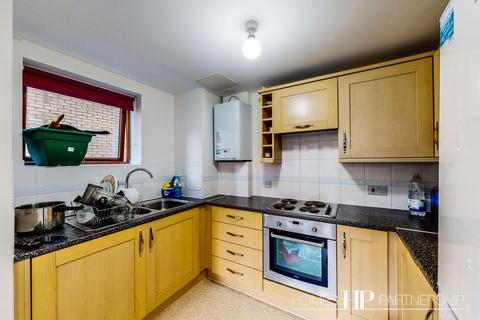2 bedroom flat to rent - Tomlin Court Commonwealth Drive, Crawley RH10