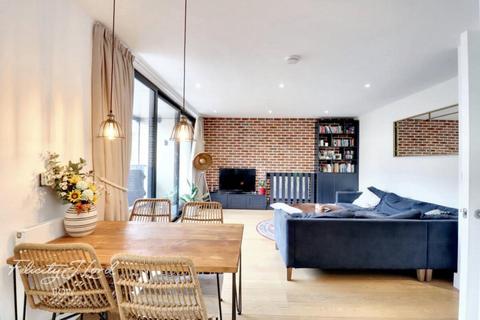 2 bedroom flat to rent, Douro Street, London