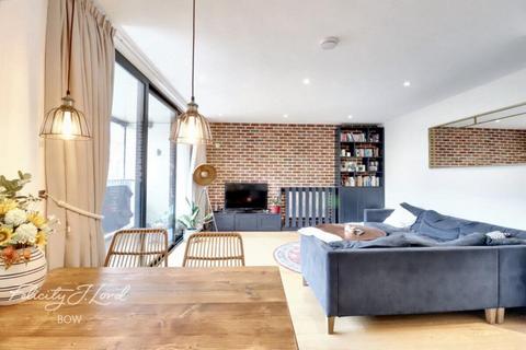 2 bedroom flat to rent, Douro Street, London