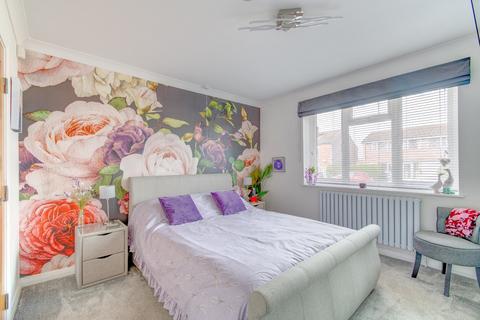 3 bedroom bungalow for sale - Heathfield Road, Webheath, Redditch, Worcestershire, B97