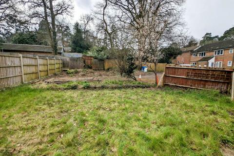 27 Dudley Close, Whitehill, Bordon, GU35 9PY