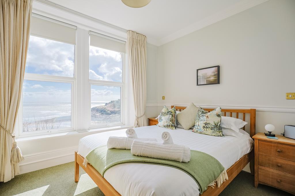 A page   21 Langland Bay Manor - Web-11.jpg