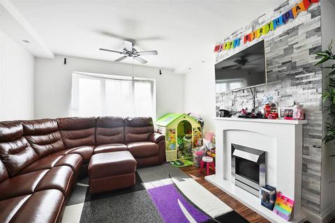 2 bedroom apartment for sale, Blackborne Road, Dagenham, Essex