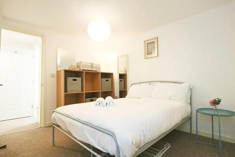2 bedroom flat to rent, Studholme st, SE15