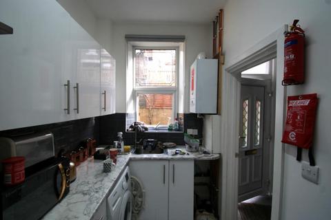 4 bedroom terraced house for sale, Browning Street, Bradford, West Yorkshire, BD3