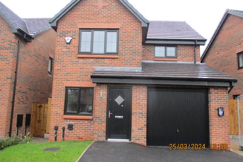 3 bedroom detached house to rent, Clubhouse Avenue, Manchester M38