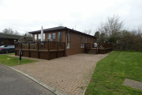 2 bedroom lodge for sale, Seaview Avenue, CO5 8DA