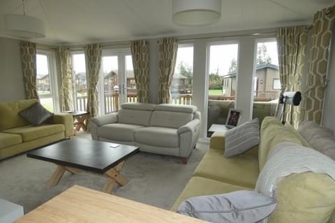 2 bedroom lodge for sale, Seaview Avenue, CO5 8DA