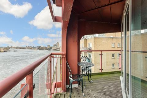 2 bedroom flat for sale, Hutchings Street, London, E14