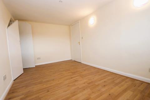 6 bedroom terraced house to rent - Streatham Vale, London SW16