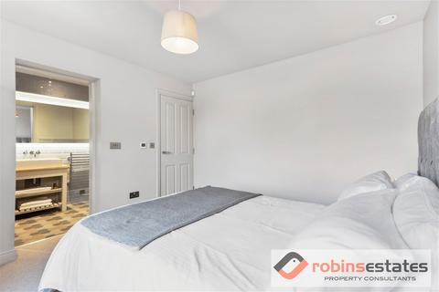 2 bedroom flat to rent, Derby Road, Nottingham, NG7 1NF