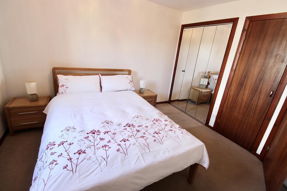 Bedroom 1 − photo 1