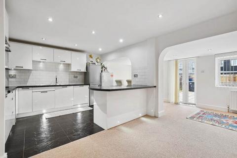 33 Milhoo Court, Waltham Abbey, EN9 3DW