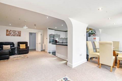 33 Milhoo Court, Waltham Abbey, EN9 3DW