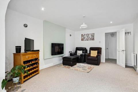 33 Milhoo Court, Waltham Abbey, EN9 3DW