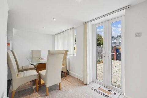 33 Milhoo Court, Waltham Abbey, EN9 3DW