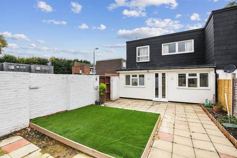 33 Milhoo Court, Waltham Abbey, EN9 3DW