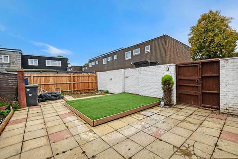 33 Milhoo Court, Waltham Abbey, EN9 3DW
