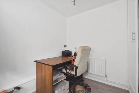 33 Milhoo Court, Waltham Abbey, EN9 3DW