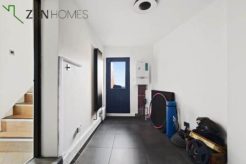 3 bedroom semi-detached house for sale - London E4
