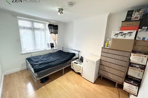 1 bedroom in a house share to rent, London N9