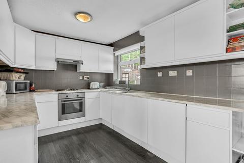 70 Chapelfields, Stanstead Abbotts, Ware, SG12 8HX