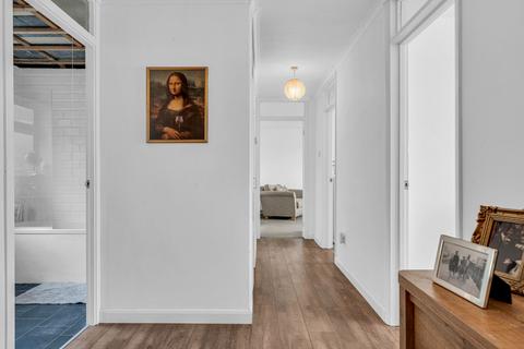 70 Chapelfields, Stanstead Abbotts, Ware, SG12 8HX