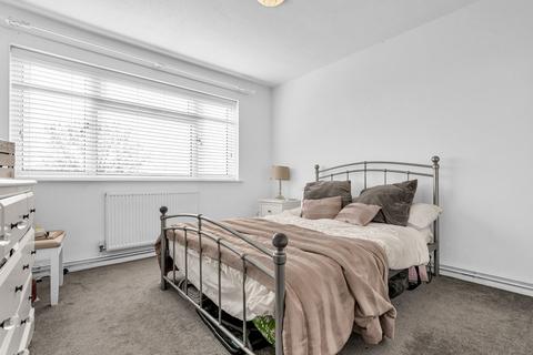 70 Chapelfields, Stanstead Abbotts, Ware, SG12 8HX