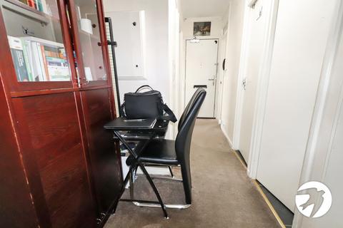 2 bedroom flat for sale, Ampleforth Road, London, SE2