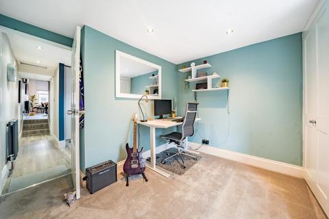 25a Alexandra Road, London, SW19 7JZ