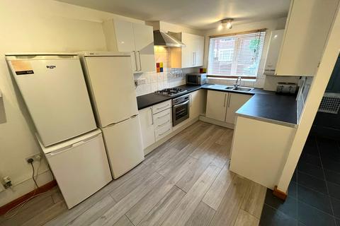 6 bedroom terraced house to rent - Russell Road, Nottingham NG7