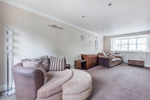 3 bedroom detached bungalow for sale, Ibbetson Oval, Leeds
