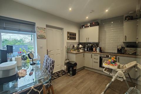 2 bedroom end of terrace house to rent, Henley Terrace, Leeds, West Yorkshire, LS13