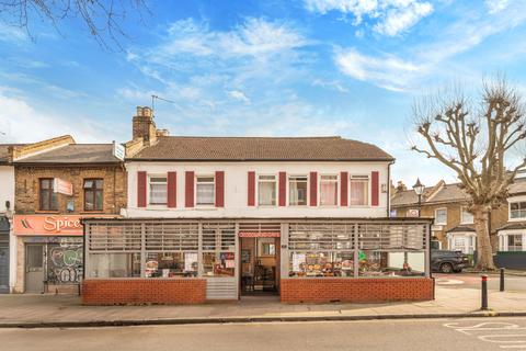 3 bedroom end of terrace house for sale, Evelina Road, London, SE15