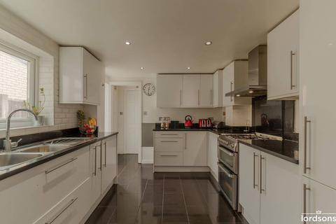 5 bedroom terraced house for sale - Outram Road, East Ham, London, E6