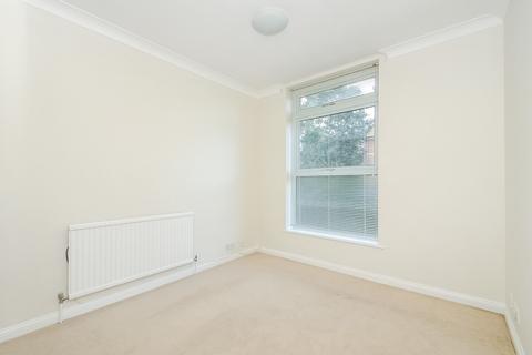 2 bedroom garage to rent - Queens Court, Ellesmere Road, Weybridge, KT13