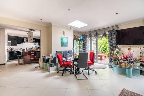 3 bedroom house for sale, Tudor Close, Kingsbury, London, NW9