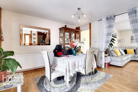 3 bedroom terraced house for sale - Walthams, Basildon