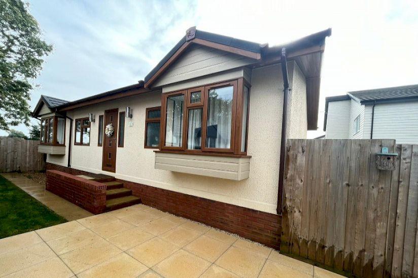 Berry Green Park, Clopton NN14 2 bed park home for sale £199,000